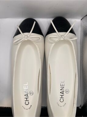 CHANEL Ivory Leather Ballet Flats with Black Cap Toe and Bow